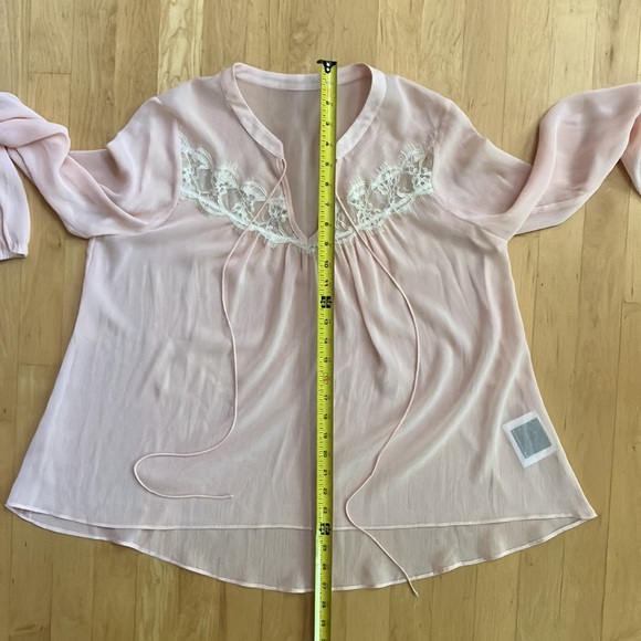 2/$20 Sheer pink blouse flowy British designer Large - Picture 4 of 9